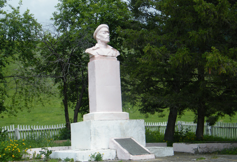 Памятник П.Ф.Сухову в Тюнгуре