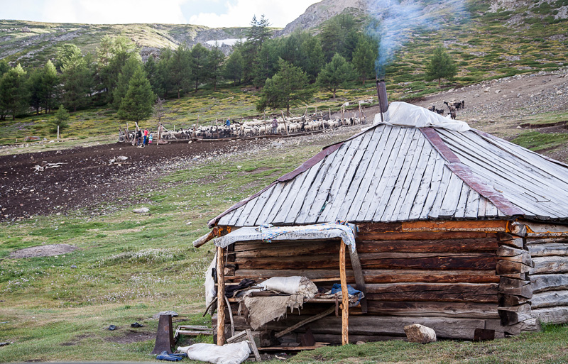 В гостях у местных жителей. Фото Д. Филиппова В гостях у местных жителей
