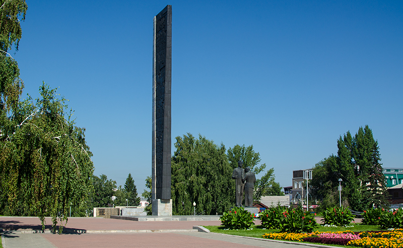Памятник-обелиск на Привокзальной площади