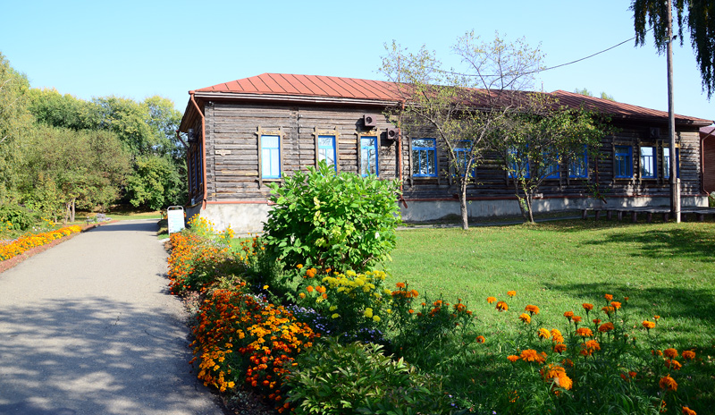 Старая школа где учился В.М. Шукшин