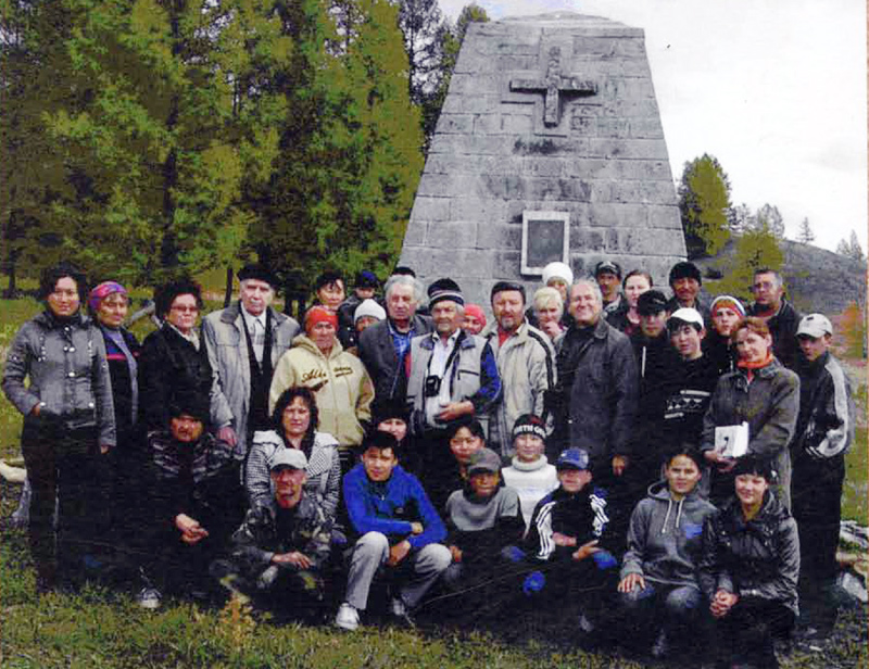 Памятник Г.Г. Петцу у с. Банное