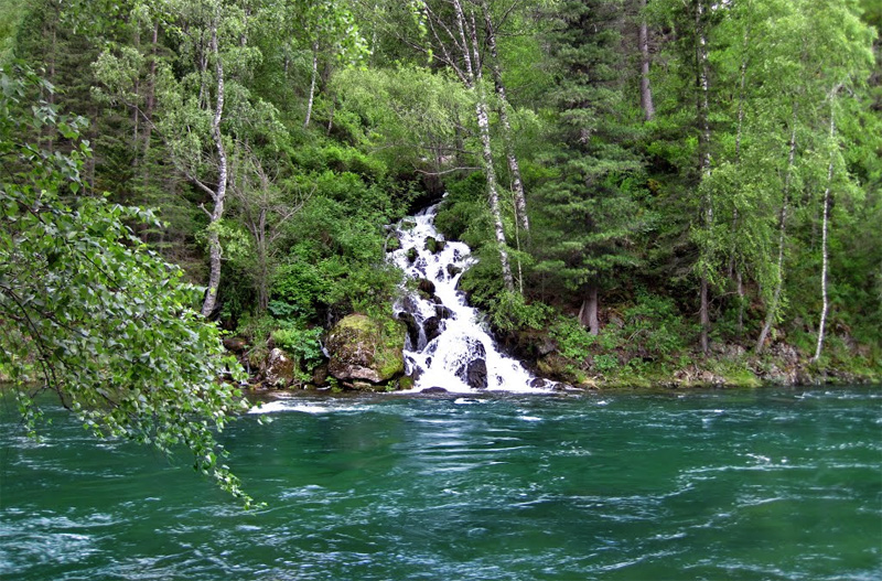 Водопад на реке Кумир