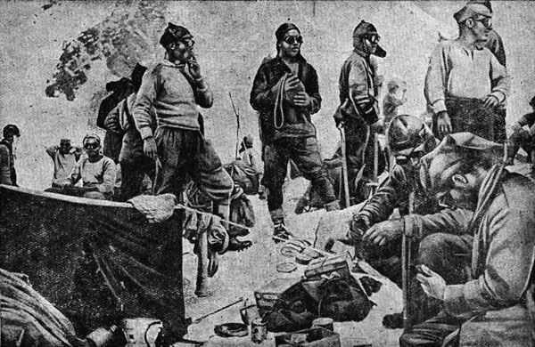 Лагерь на седловине Белухи. Альпиниада 1935